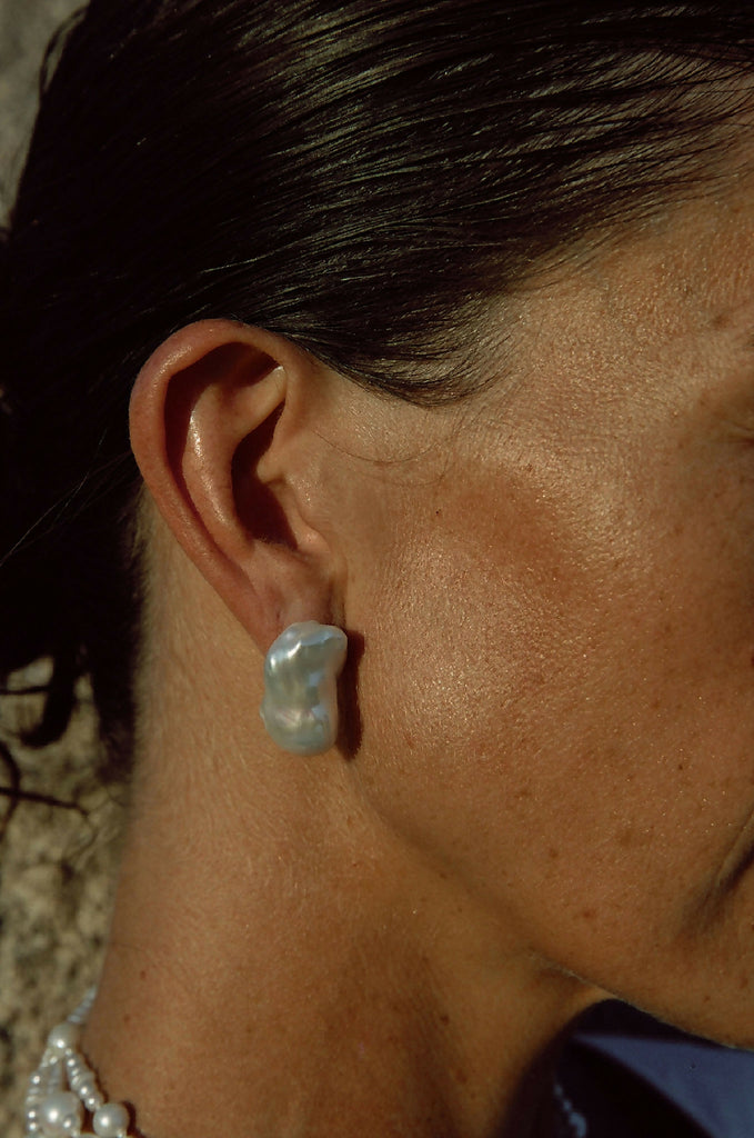 BAROQUE PEARL STUD EARRINGS