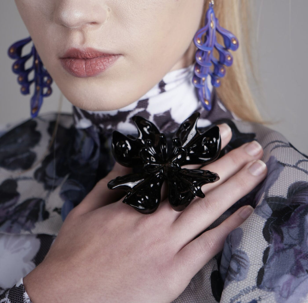 Blooming on the exoskeleton of spirt' Ring (Black)