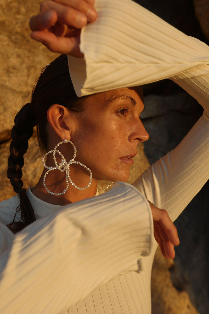 OVERSIZED FLOWER PEARL EARRINGS