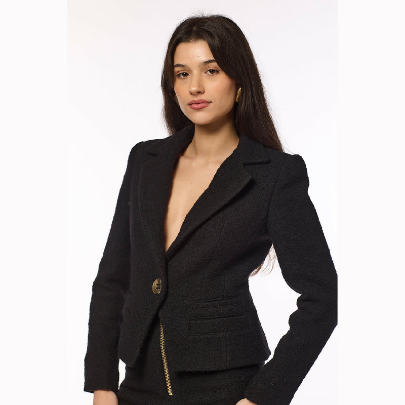 Victoria | The black tailored jacked