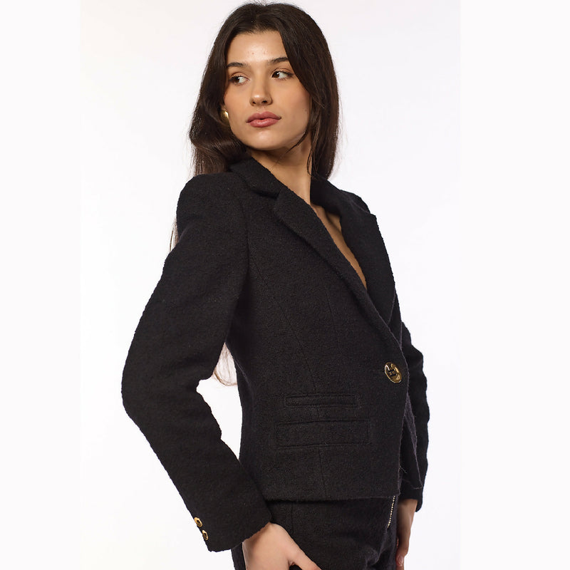 Victoria | The black tailored jacked