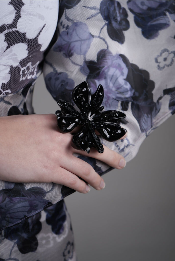Blooming on the exoskeleton of spirt' Ring (Black)