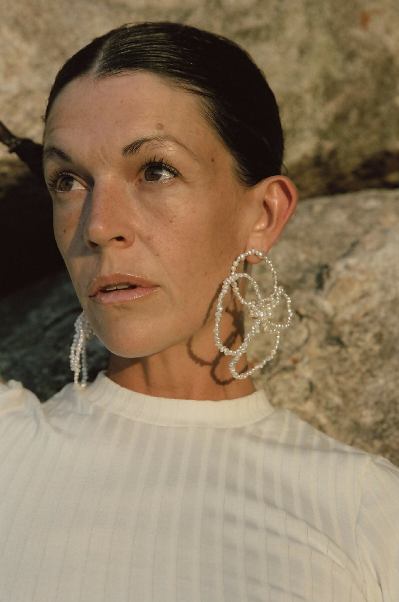 OVERSIZED FLOWER PEARL EARRINGS