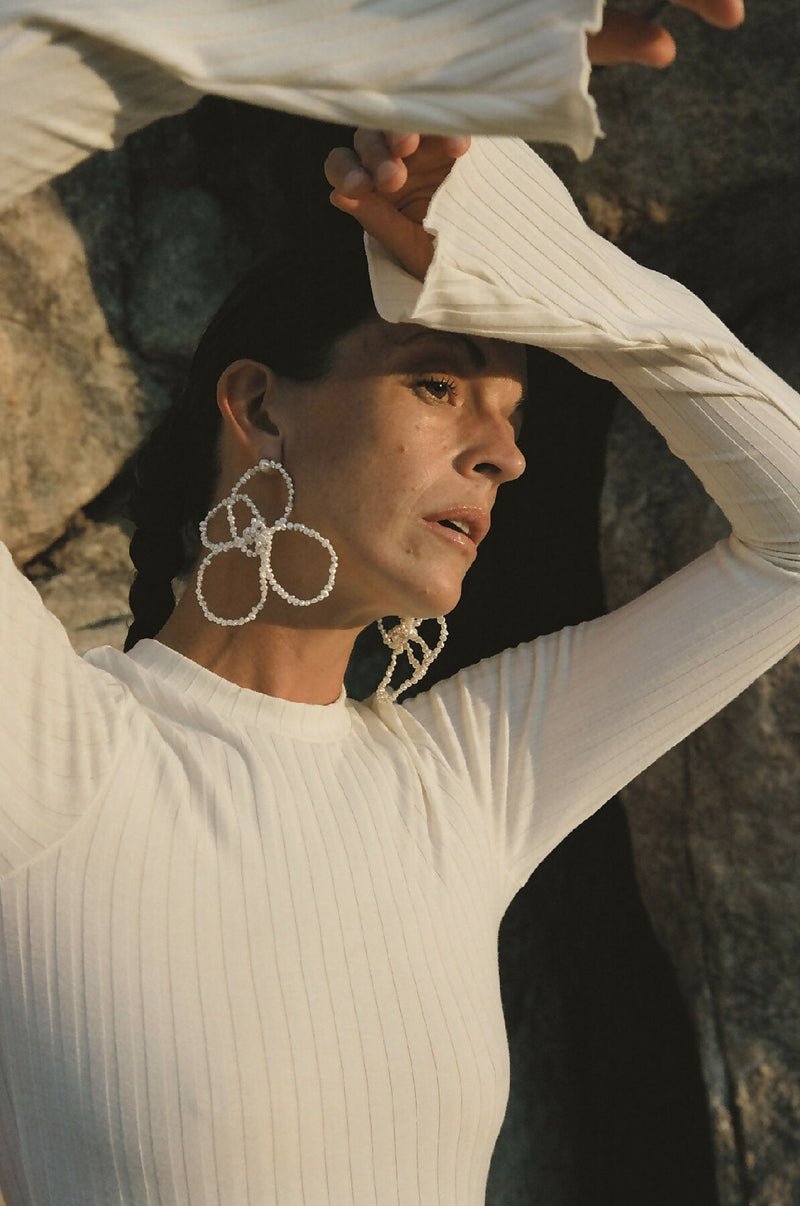 OVERSIZED FLOWER PEARL EARRINGS