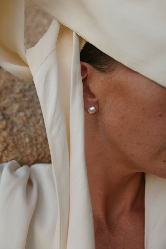 KESHI PEARL STUD EARRINGS