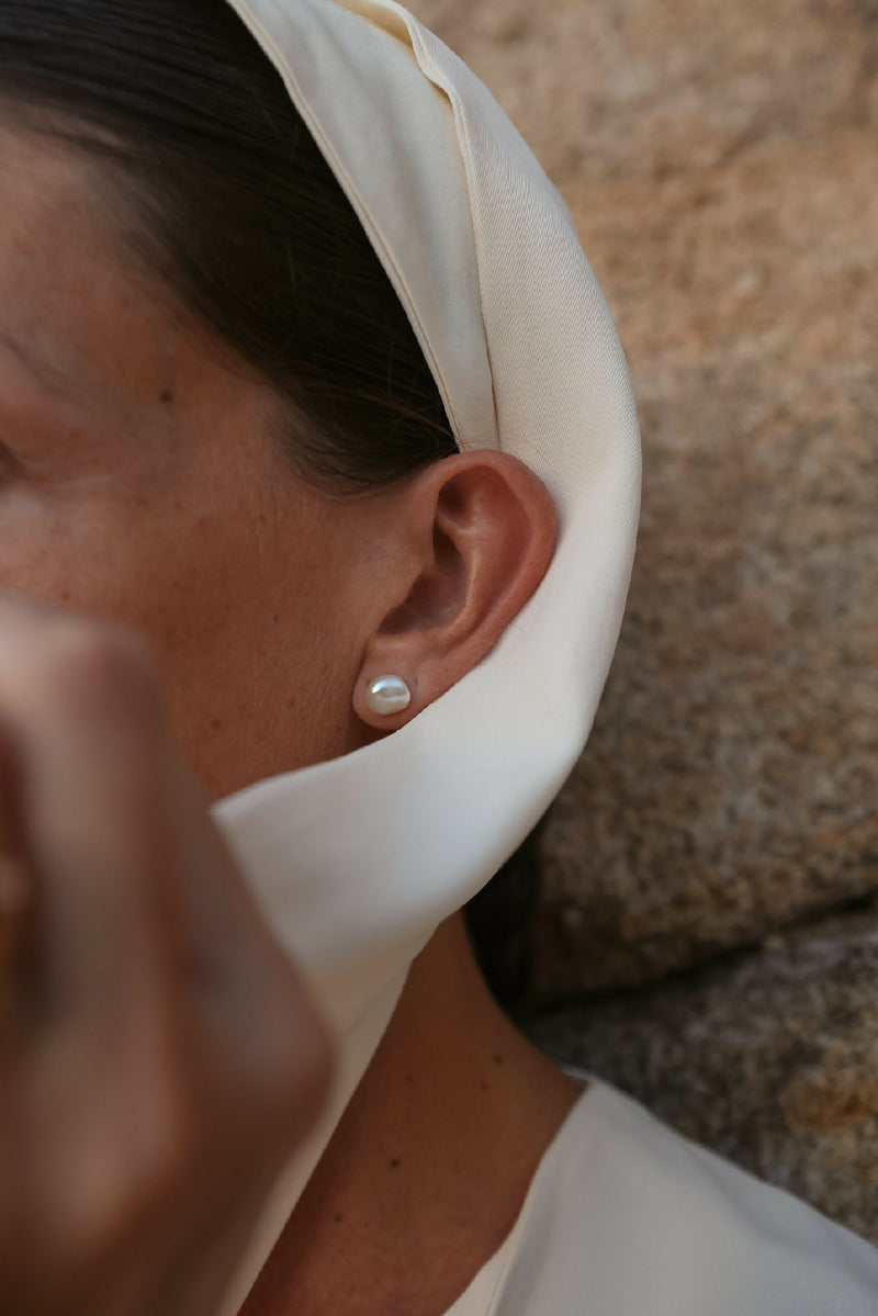 KESHI PEARL STUD EARRINGS