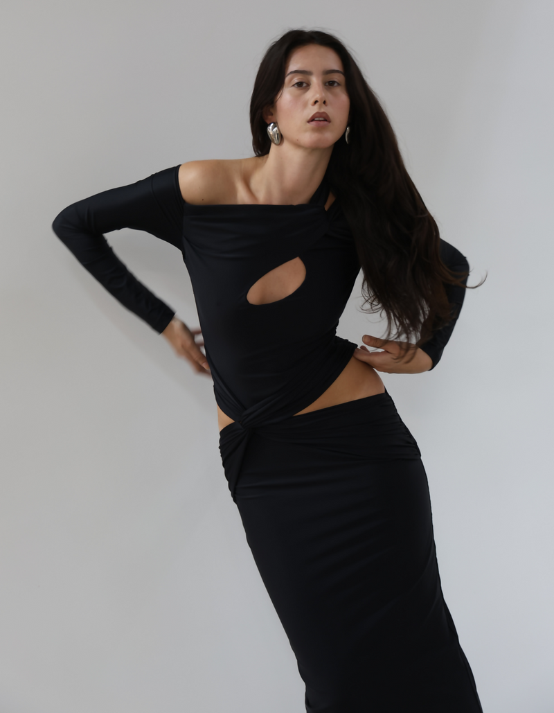 ORNYA Black Cut-Out Maxi Dress Maet 11