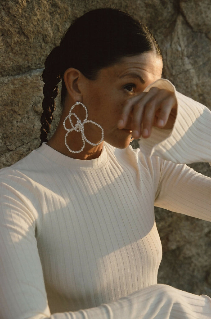 OVERSIZED FLOWER PEARL EARRINGS