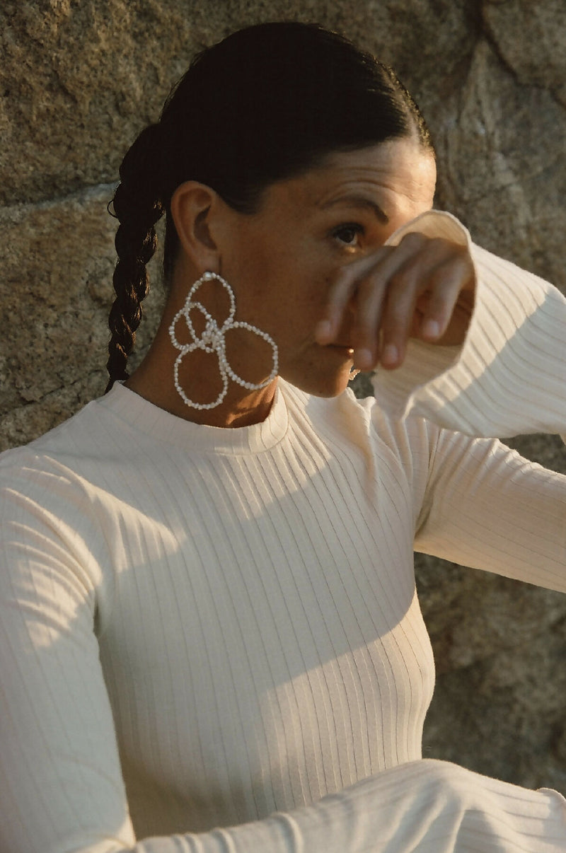 OVERSIZED FLOWER PEARL EARRINGS