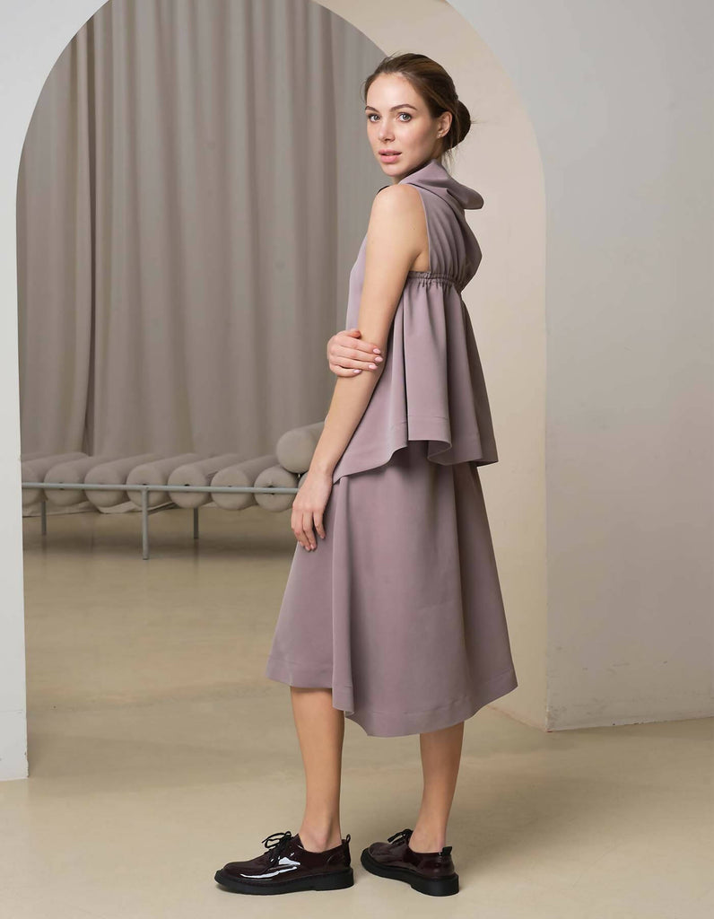 Sleeveness Top with Closed-Neck and Midi Skirt