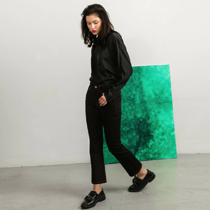 Flared black jeans, cropped