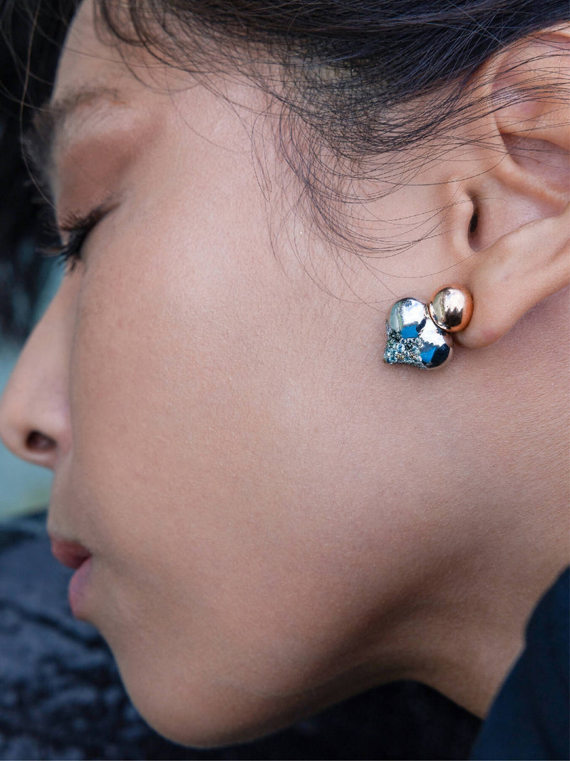 Lotus II bleu (single earring)