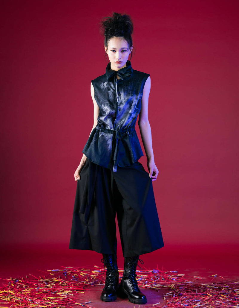 Transforming-Collar Shirt Without Sleeves