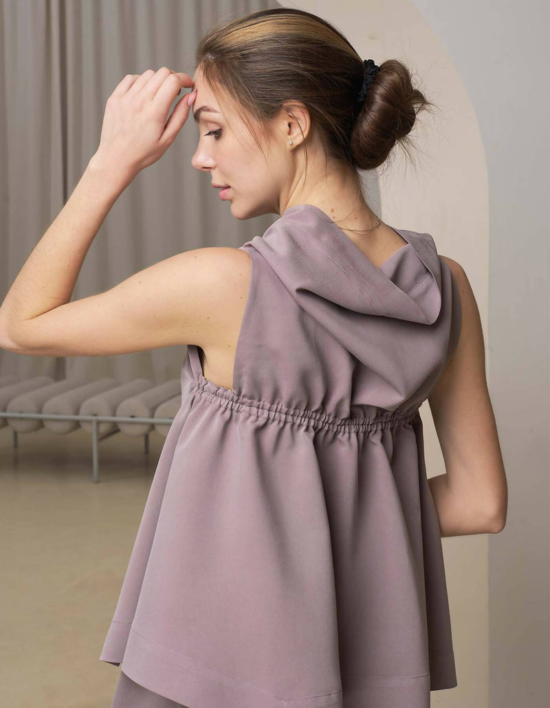 Sleeveness Top with Closed-Neck and Midi Skirt