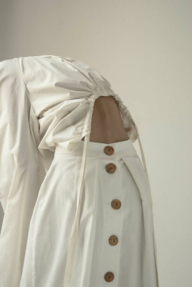 WOODEN BUTTONS WHITE SKIRT
