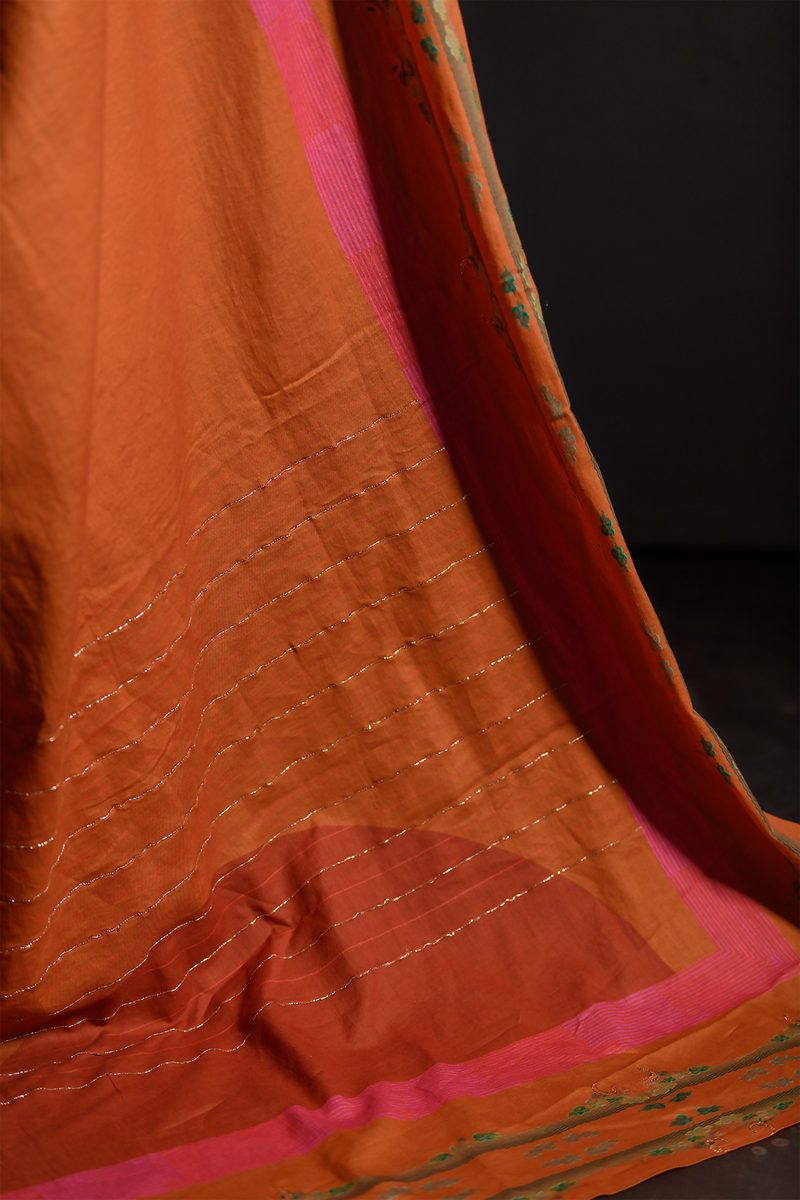 Dhupdi Saree