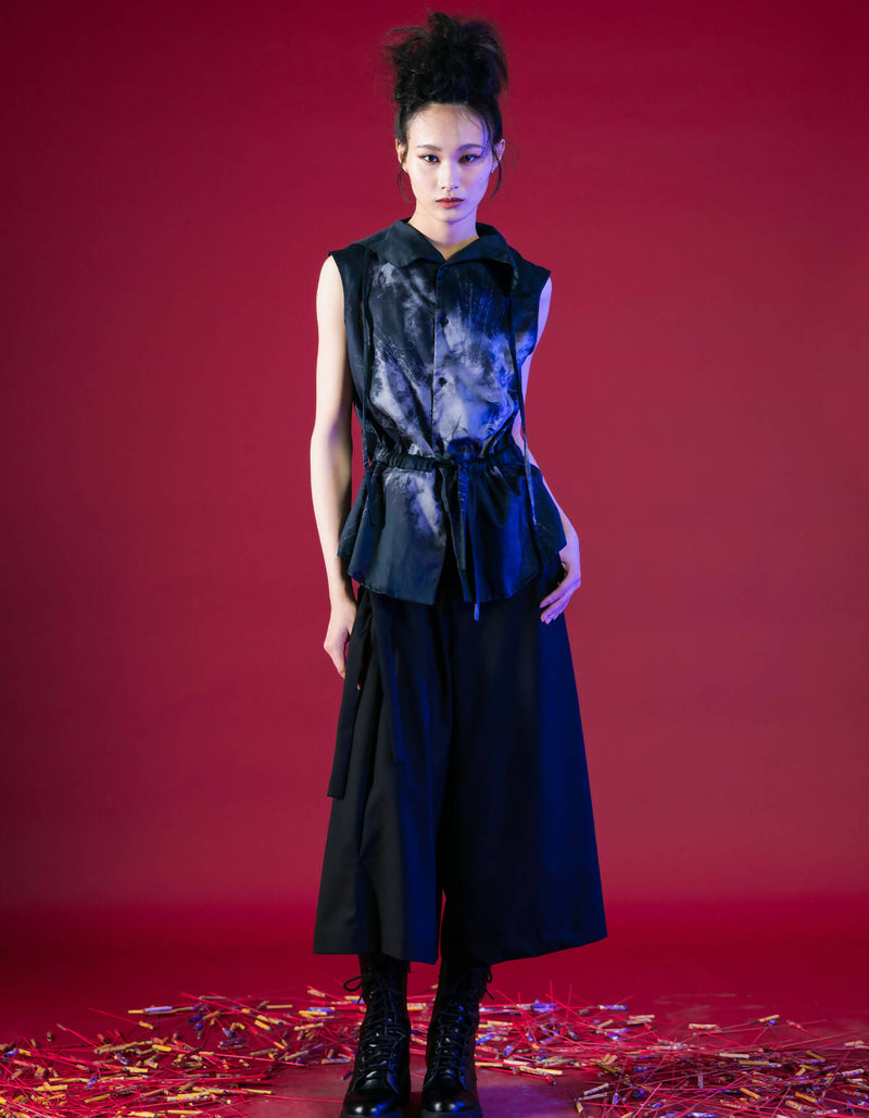 Transforming-Collar Shirt Without Sleeves