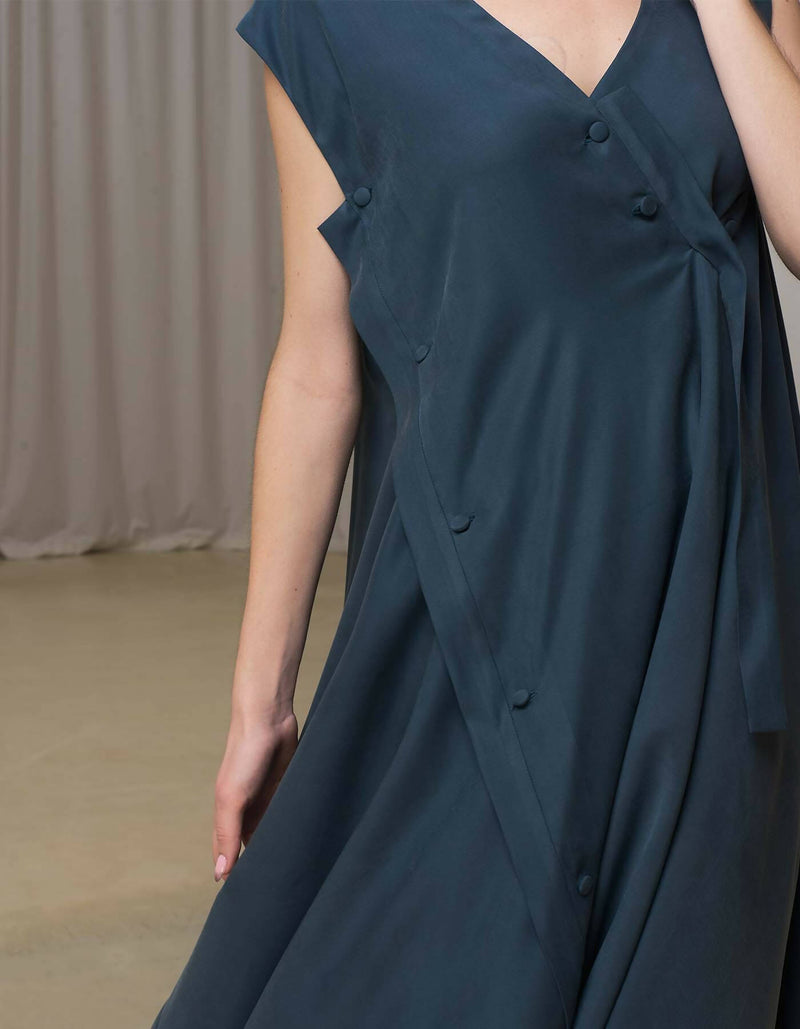 Sleeveness V-Neck Midi Dress