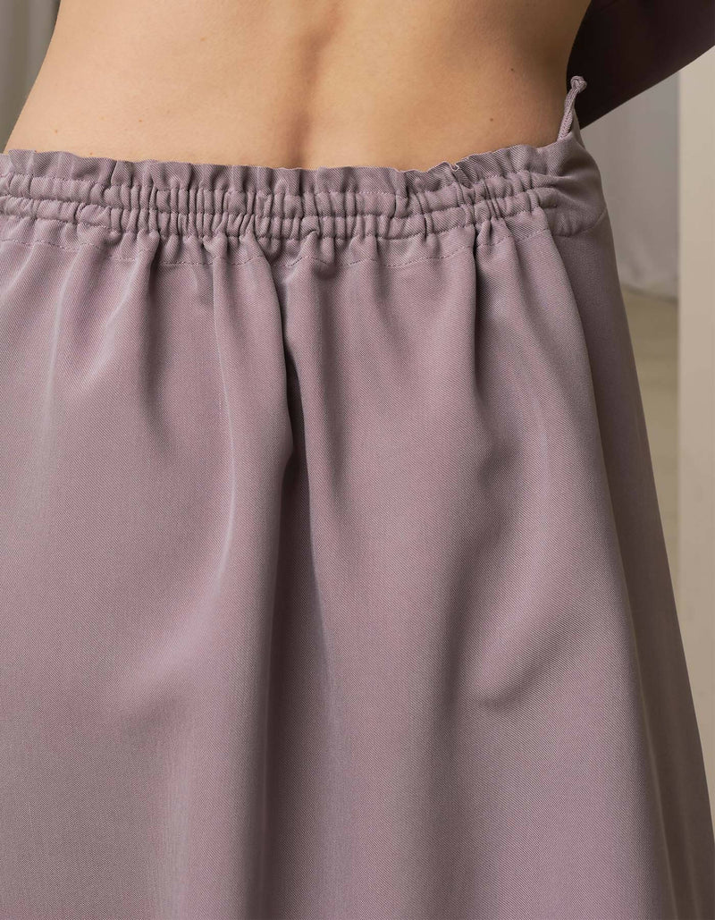 Sleeveness Top with Closed-Neck and Midi Skirt